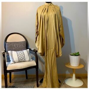 Dorma Sexy Elegant Gold Draped Gown

A1 0226

ALL REASONABLE OFFERS ACCEPTED